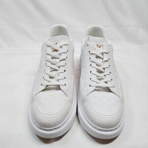 Louis Vuitton Sneakers Men Whites Leather (calf) 650-071525